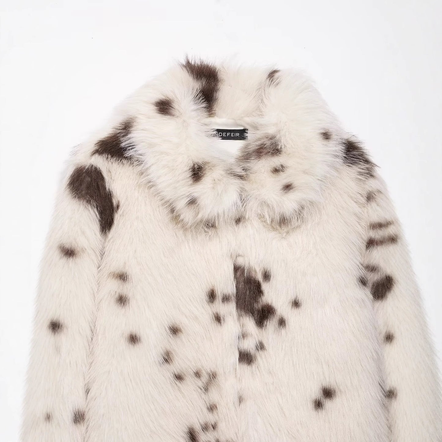 Women's collar long sleeved faux fur effect jacket