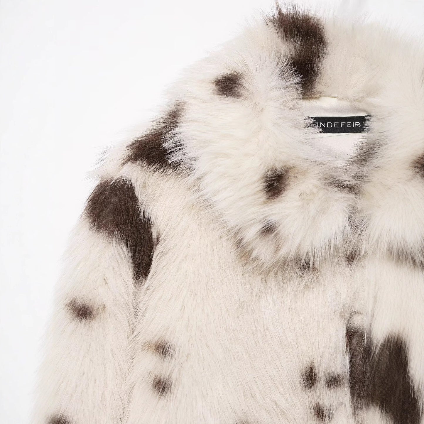 Women's collar long sleeved faux fur effect jacket